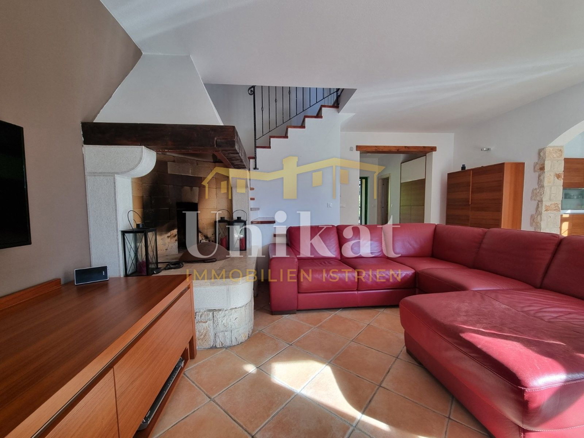 Dvojna hiša v istrskem slogu